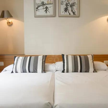Hotel Zaragoza Plaza *