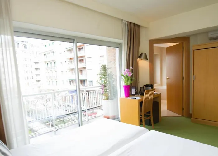 Zaragoza Plaza Hotel *