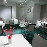 萨拉戈萨广场酒店 酒店 *