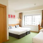 萨拉戈萨广场酒店 *