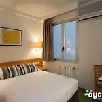 萨拉戈萨广场酒店 *