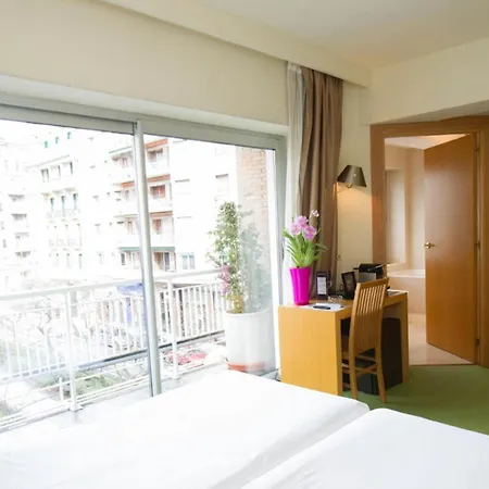 Zaragoza Plaza Hotell *