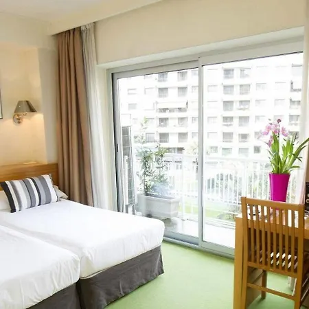 Zaragoza Plaza Hotel *
