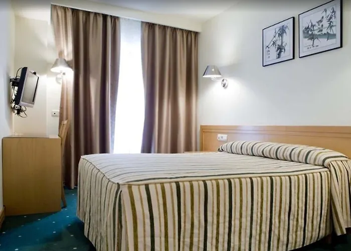 萨拉戈萨广场酒店