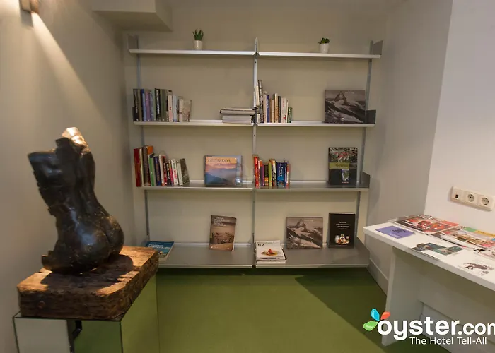 萨拉戈萨广场酒店 酒店