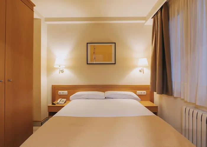 Zaragoza Plaza * سان سيباستيان