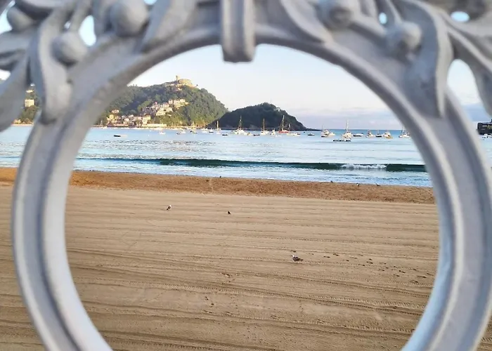 萨拉戈萨广场酒店 *