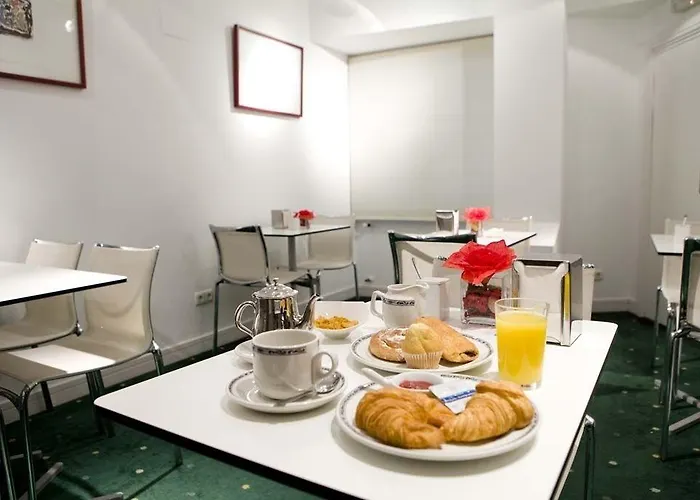 Zaragoza Plaza فندق سان سيباستيان