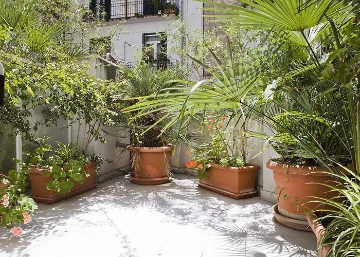 萨拉戈萨广场酒店 *