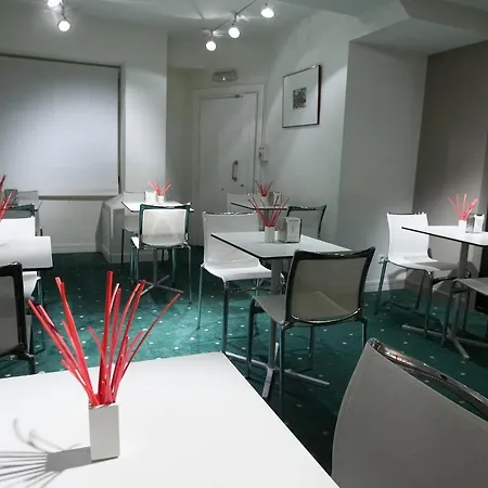 Zaragoza Plaza Hotell *